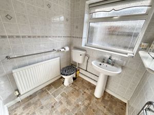 Shower room- click for photo gallery